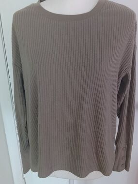 Ribbed Long-Sleeve Women’s Sweater in Taupe